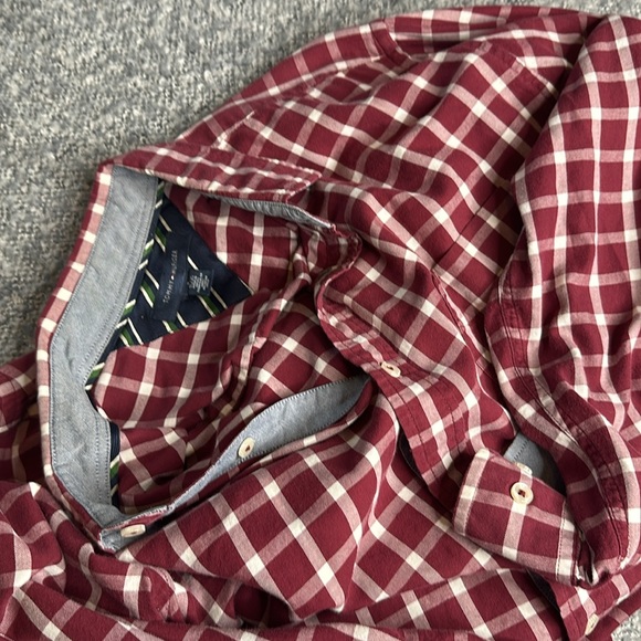 Tommy Hilfiger X-Large Maroon Plaid Button Down Long Sleeve Shirt - Picture 5 of 6